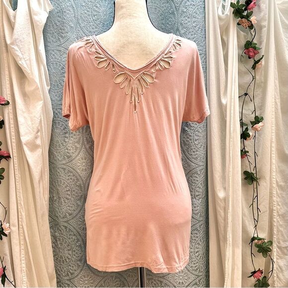 POL Butte Cut Out V Neck Tee in Pink - Picture 6 of 7